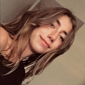 Meet your Posher, Alexia